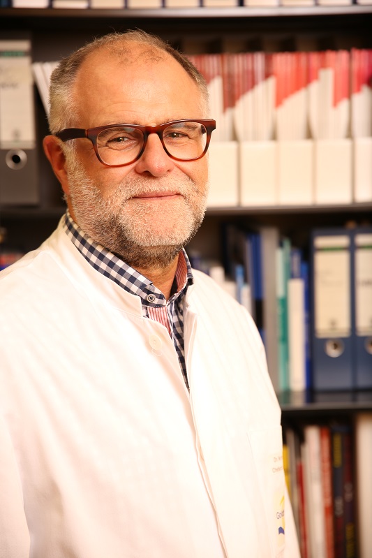 CA Dr. med. Norbert Kutz - Ärztlicher Direktor<br />Tel. 09441 702-4507